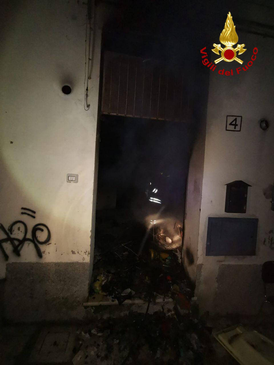Incendio in un appartamento a Oppido Lucano, Vigili del fuoco domano le fiamme
