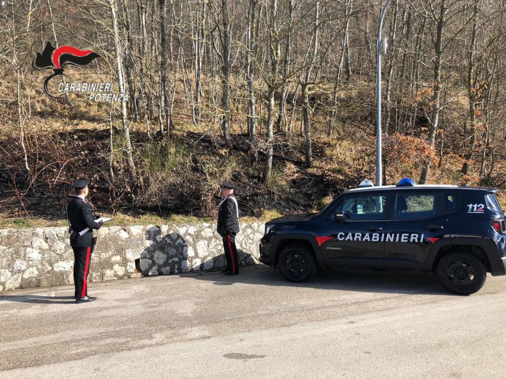 Sorpreso ad appiccare il fuoco. A Bella carabinieri arrestano 60enne