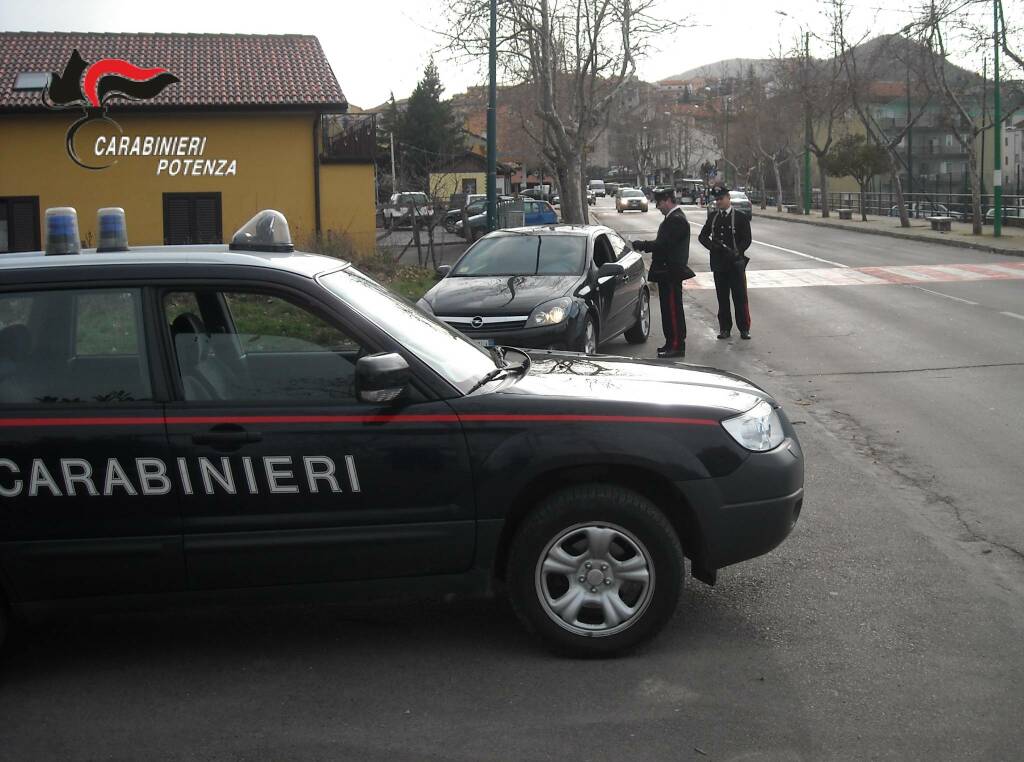 Pignola. Aggredisce la fidanzata e un’altra persona. Arrestato dai Carabinieri