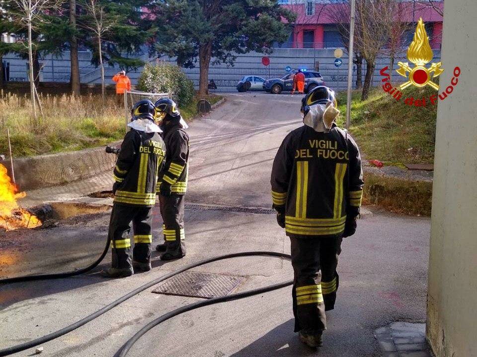 Si incendia condotta del gas, a Potenza intervento dei Vigili del fuoco