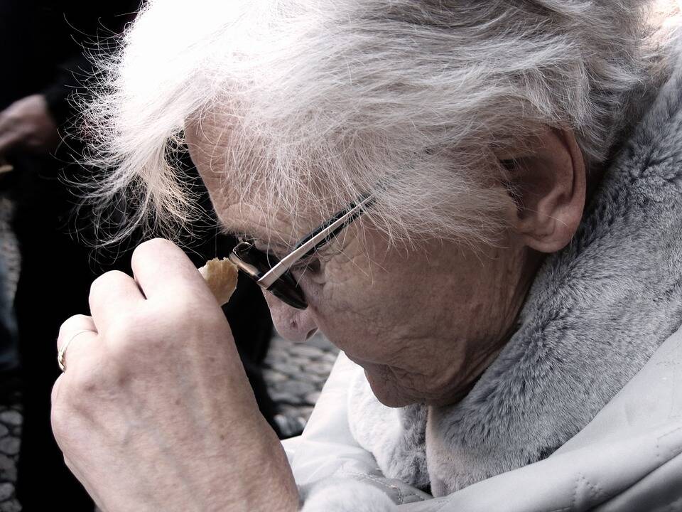 Alzheimer, test urine in futuro potrebbe svelarlo