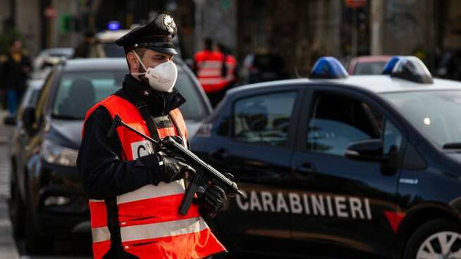 Potenza, 9 denunce per droga e armi e 8 sanzioni per violazione dei decreti Covid