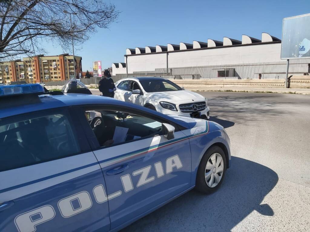 Matera, controlli Covid: Polizia sanziona 7 persone sorprese nel Palasassi a praticare attività fisica