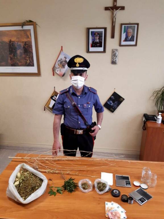 Carabinieri Montescaglioso con droga sequestrata