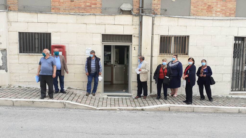 Ufficio postale aperto a giorni alterni: disagi a Savoia di Lucania, le proteste degli utenti