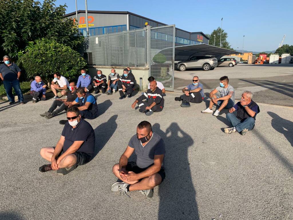 Sciopero Elettra Sud a Viggiano, tentato investimento dei lavoratori in presidio