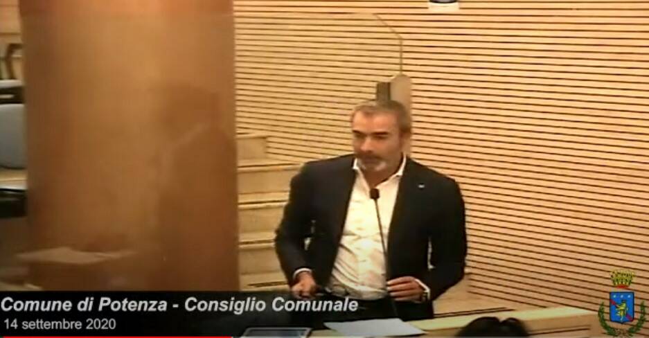 Potenza, Consigliere comunale Fratelli d’Italia: “L’omosessualità è contro natura”