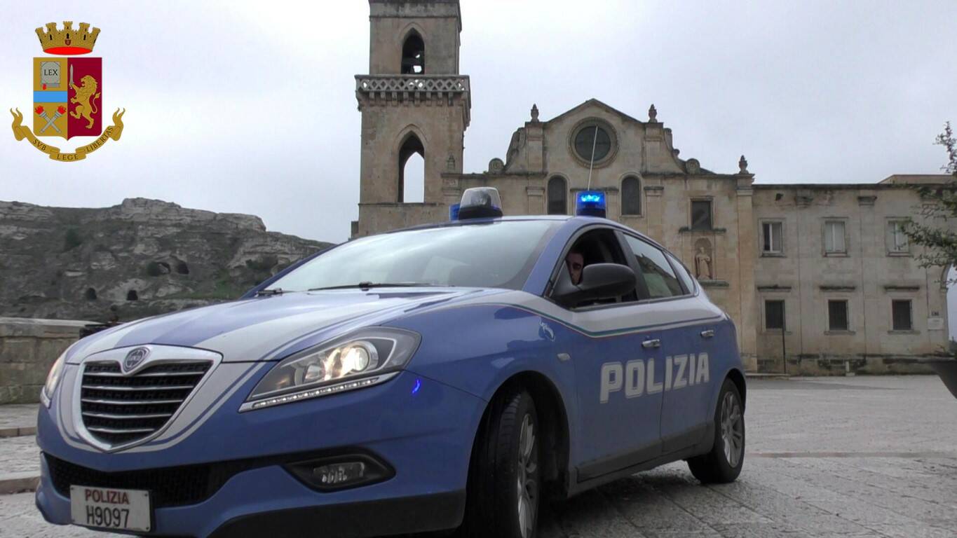 Perseguita una donna, arrestata una 48enne a Matera