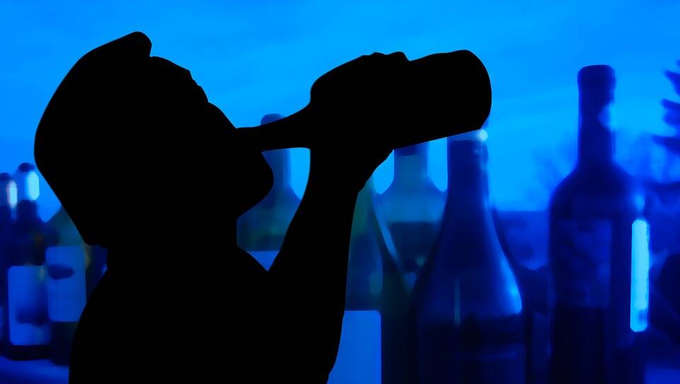 Abuso di alcol, il 7% dei giovani si ubriaca tre volte a settimana