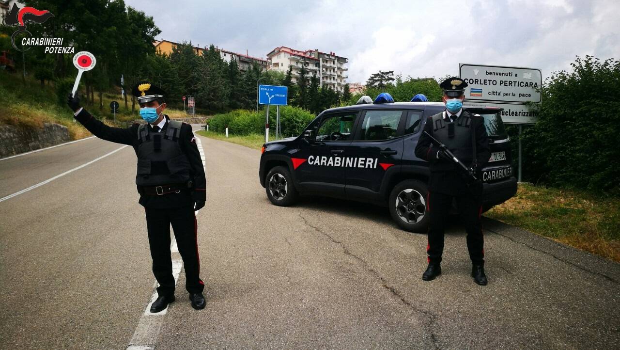 Controlli dei carabinieri sulle strade del Potentino, 10 denunce
