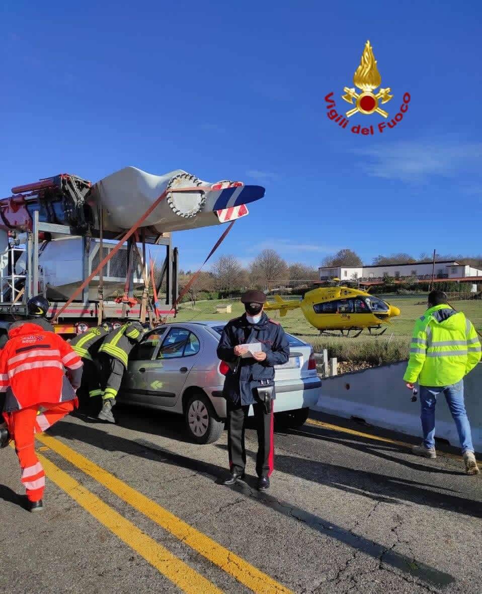 Auto finisce sotto tir, un ferito sulla strada Potenza-Melfi