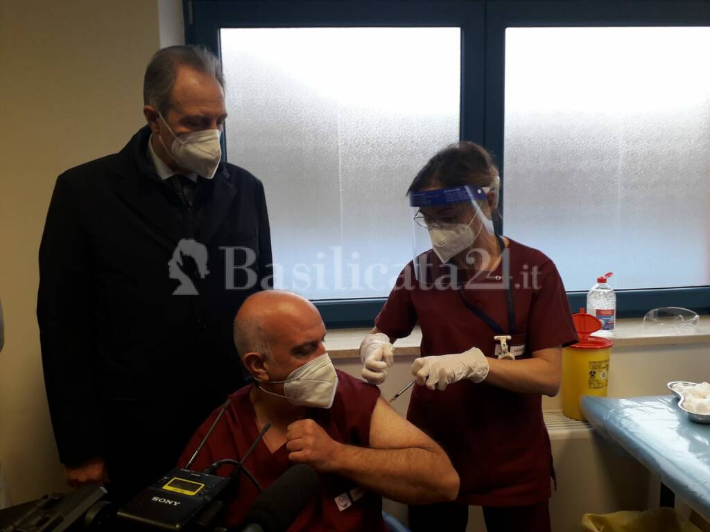 Covid, il giorno del vaccino: all’ospedale San Carlo di Potenza al via la campagna in Basilicata