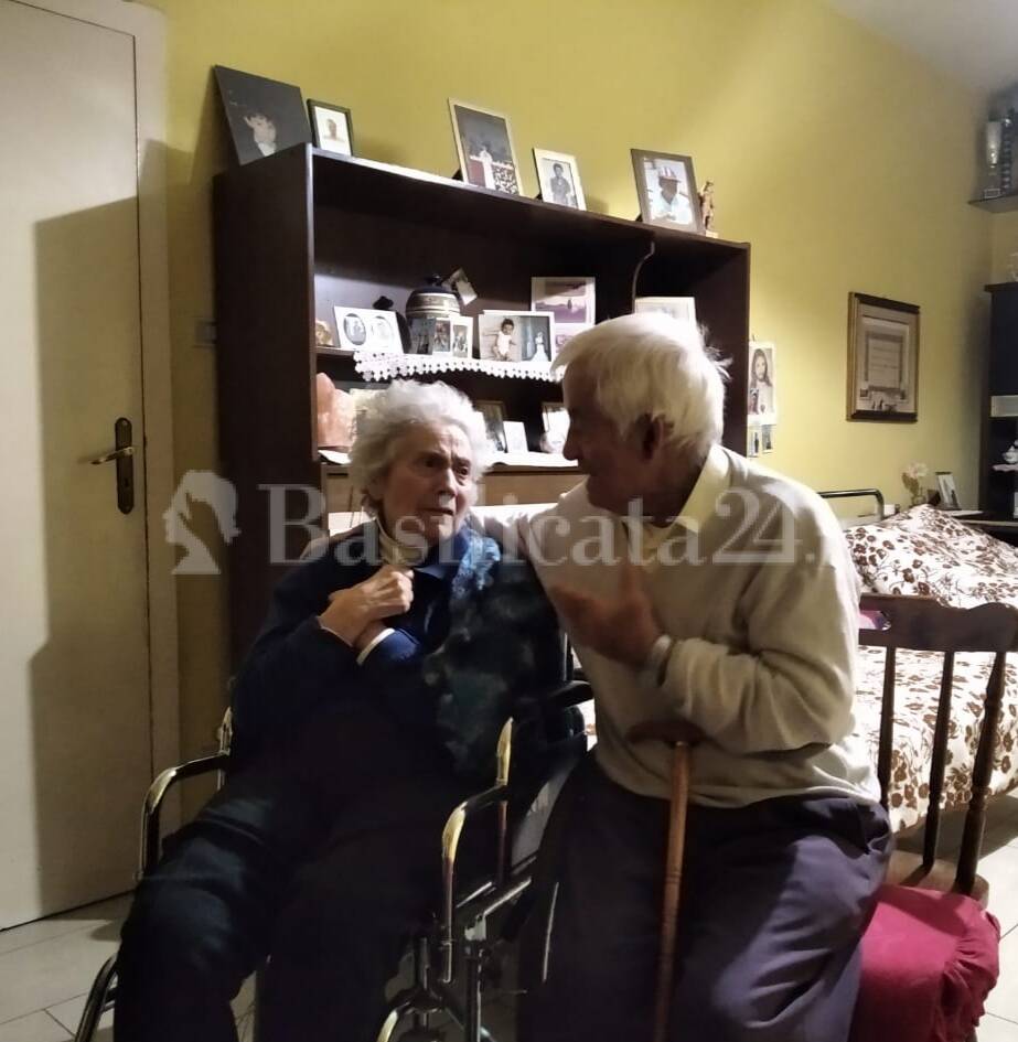 Covid: Michele e Rosa, 99 e 88 anni, mano nella mano hanno sconfitto il virus