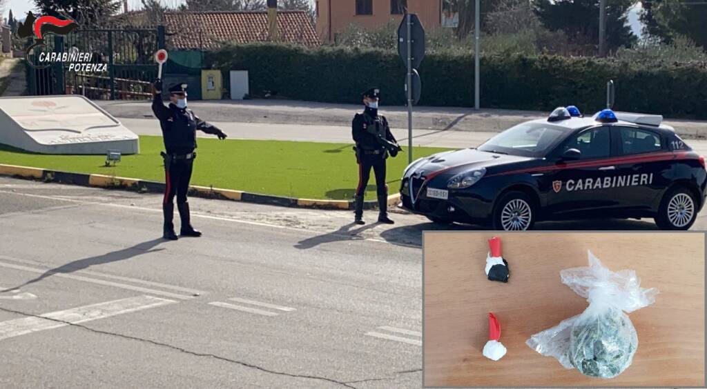 Viaggiano in auto con droga, i carabinieri di Acerenza arrestano due persone
