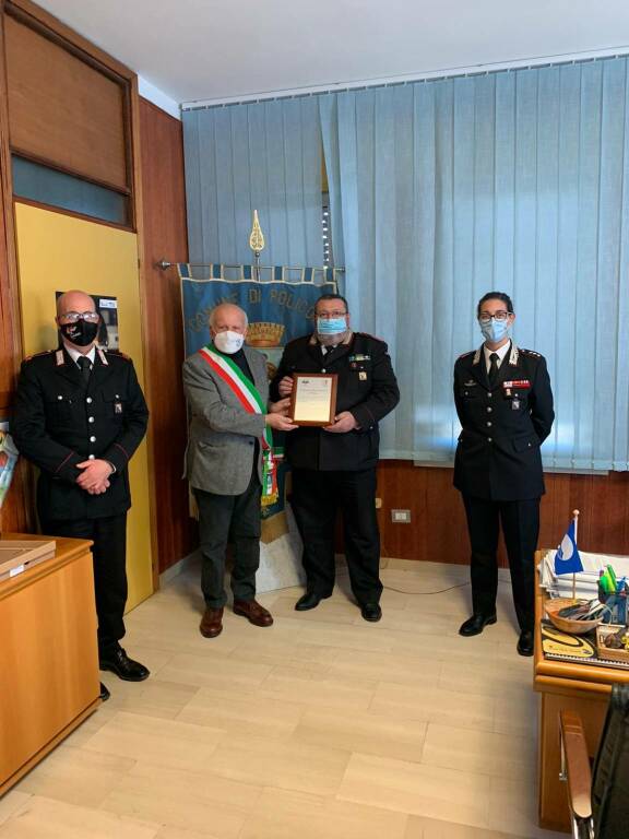 Impegno nella lotta alla pandemia, una targa di ringraziamento ai Carabinieri