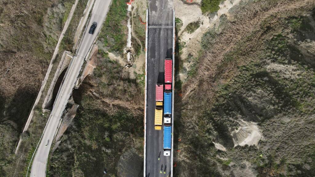 Infrastrutture, ponte su ex Statale 176 tra Pisticci e Craco: ultimate le prove di carico