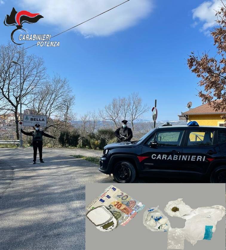 Alla discesa dall’autobus sorpreso con droga nei calzini: arrestato dai Carabinieri a Bella