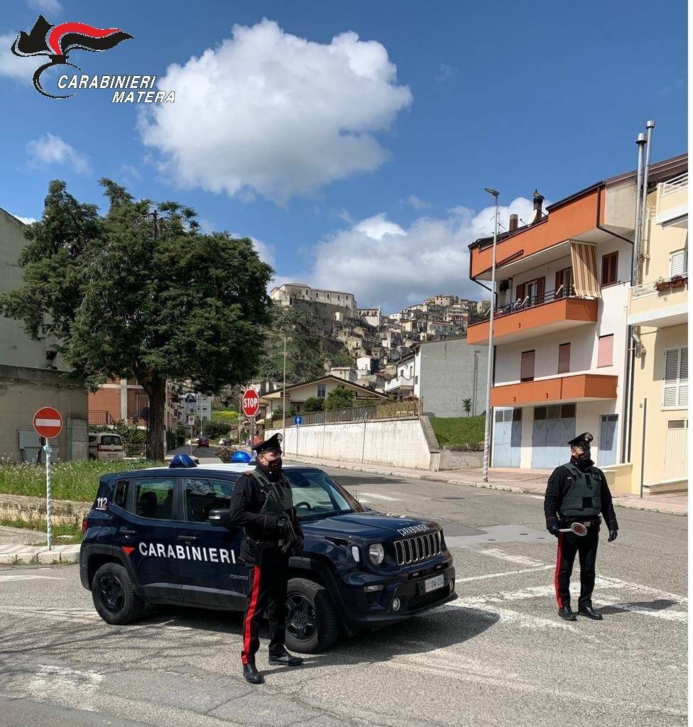 Trovato con diversi flaconi di metadone: una persona denunciata dai carabinieri a Tursi