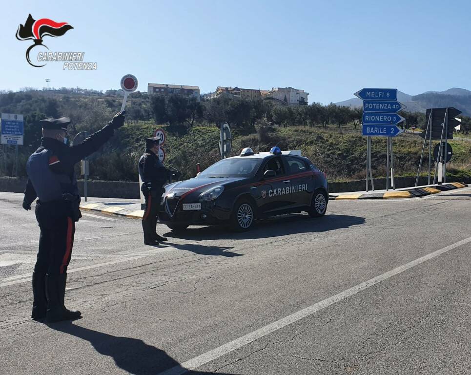 Controlli dei carabinieri, 12 denunce e sequestri di droga nel Potentino