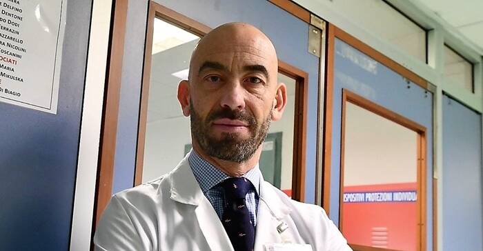 Covid, Bassetti: “Scandaloso che il ministro Speranza non sia vaccinato”