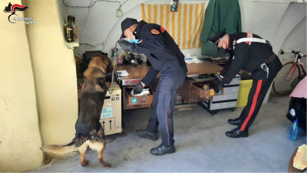 Spaccio di droga a Montalbano Jonico, dosi anche a minorenni: due arresti