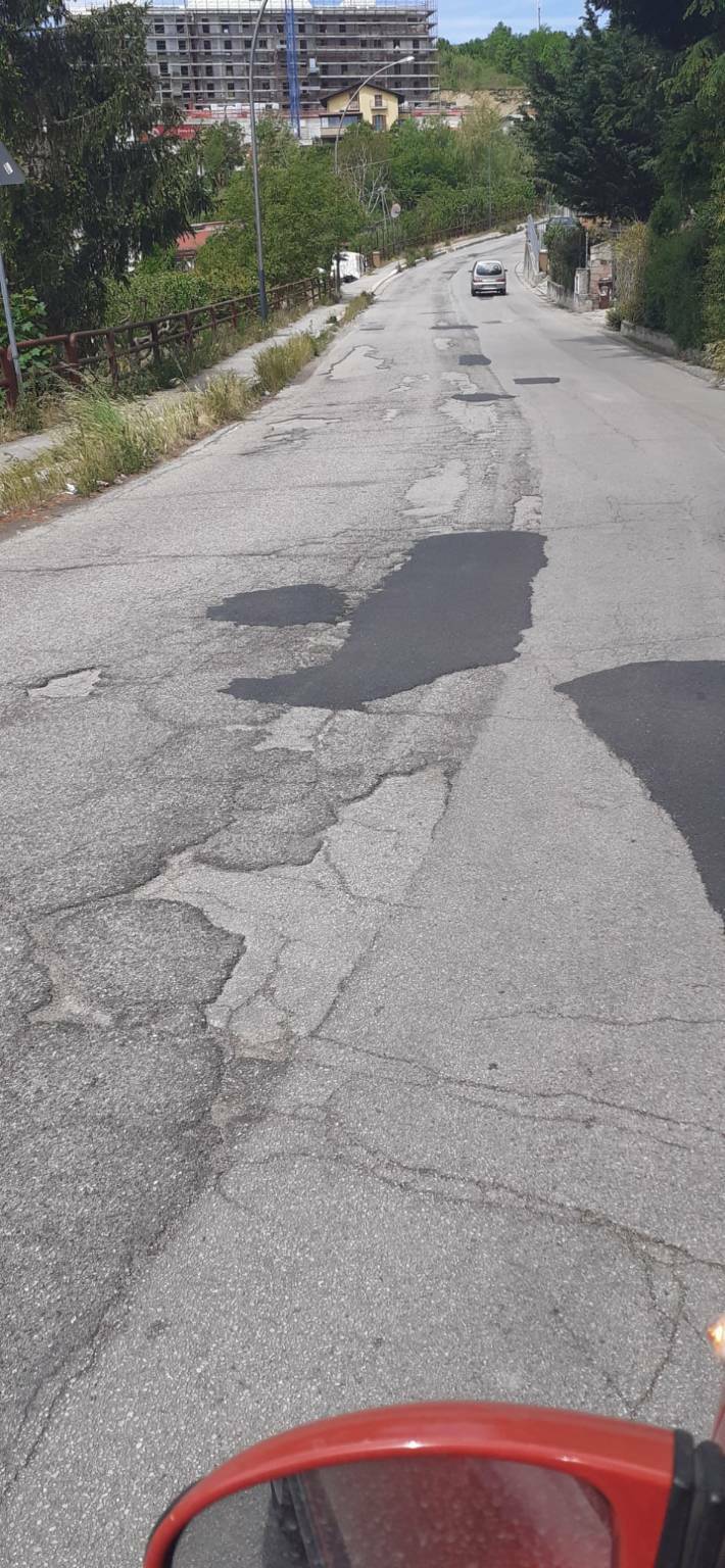 Buche su strade di Potenza