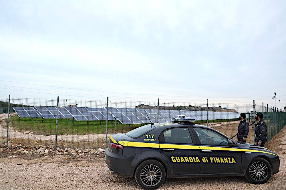 Fotovoltaico, maxi truffa da 15 milioni di euro scoperta in Basilicata
