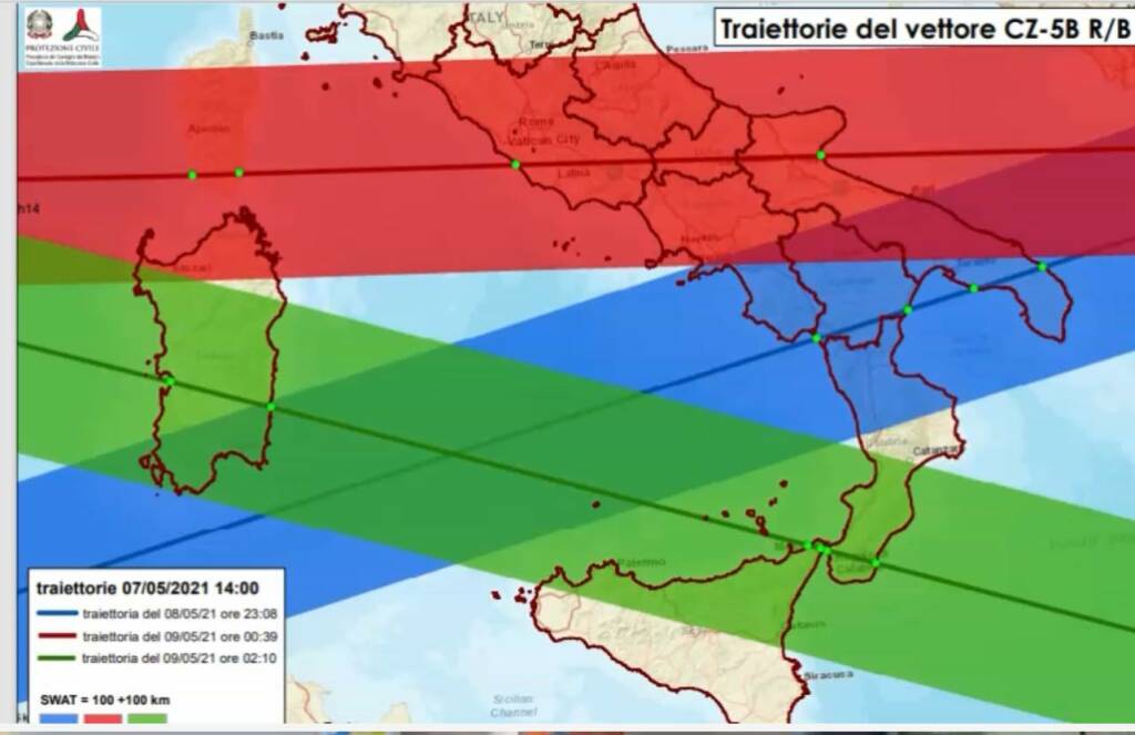 Razzo cinese, frammenti in caduta: “non toccarli e mantenersi a distanza”