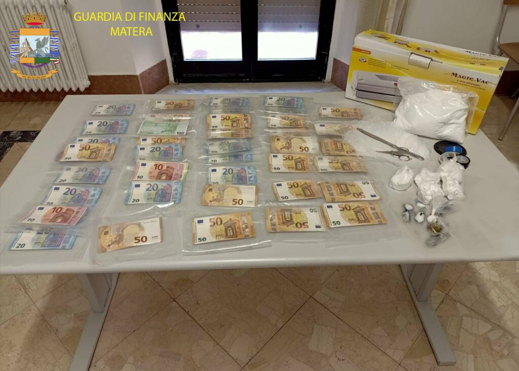 Spacciatore di cocaina prendeva anche il Reddito di cittadinanza, 45enne arrestato a Matera