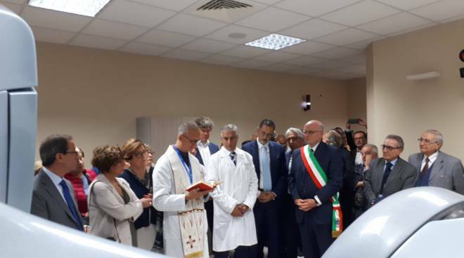 Radioterapia ospedale Potenza, “macchinario vecchio spacciato per nuovo”: sequestro di beni per la società fornitrice