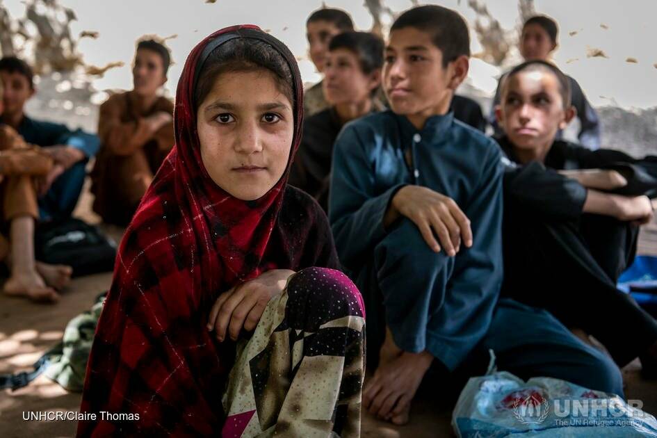 Apriamo immediatamente corridoi umanitari per le donne e i bambini afghani