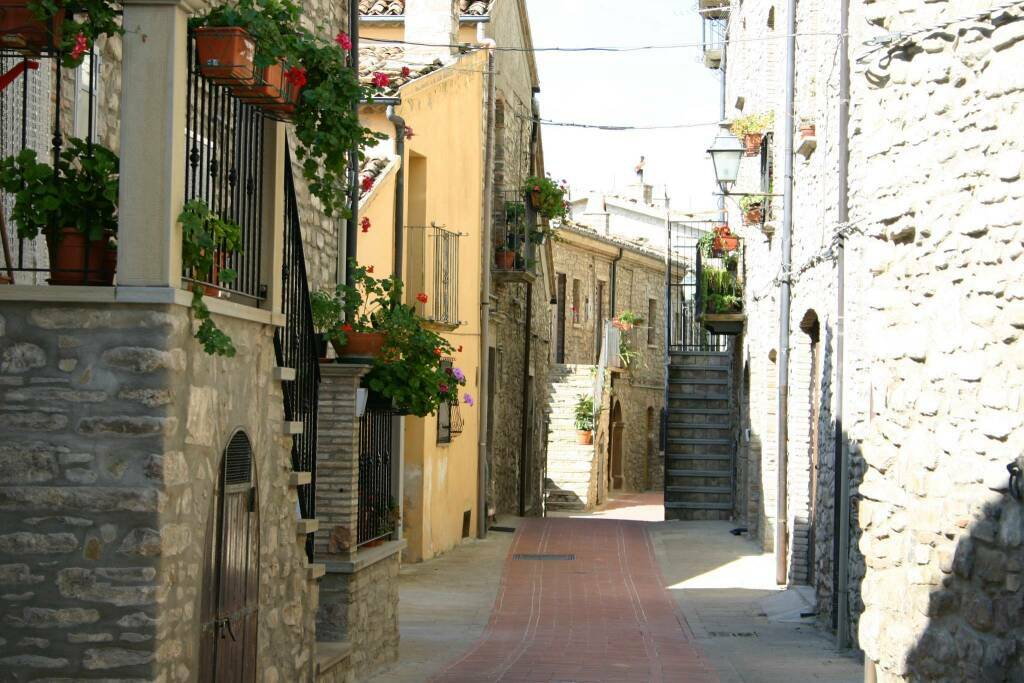 Guardia Perticara: non buttiamo in discarica “Il borgo dei borghi”