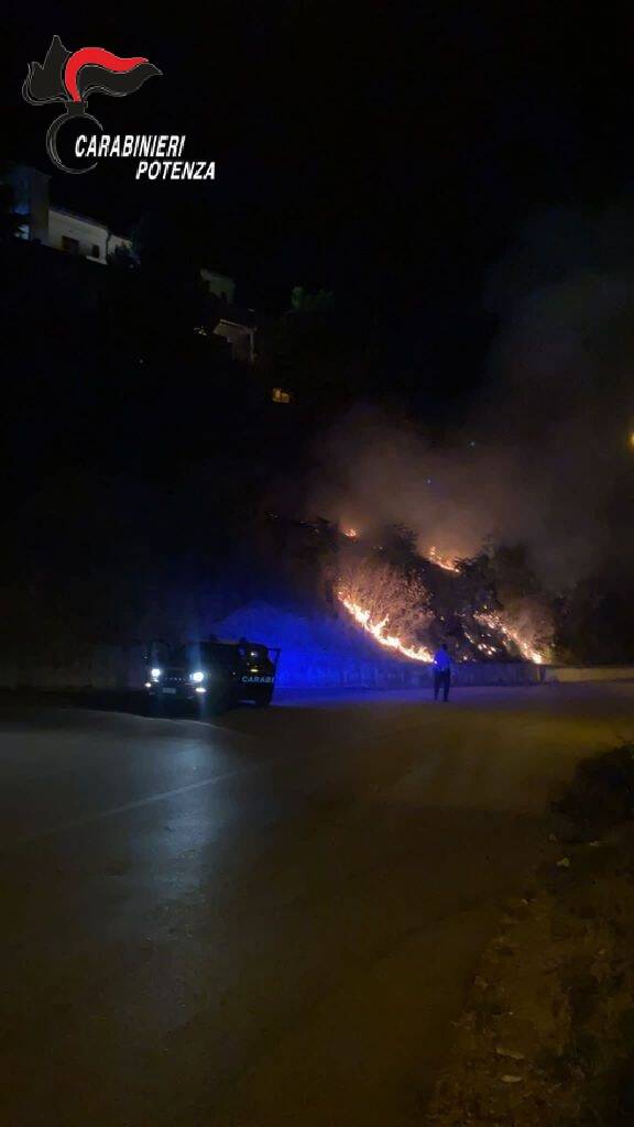 Esplode fuochi d’artificio e causa incendio, Carabinieri di Avigliano denunciano 31enne