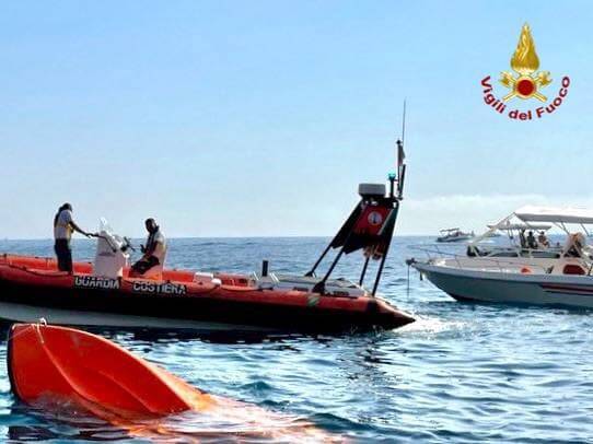 Imbarcazione si capovolge in mare a Maratea, intervengono i Vigili del Fuoco