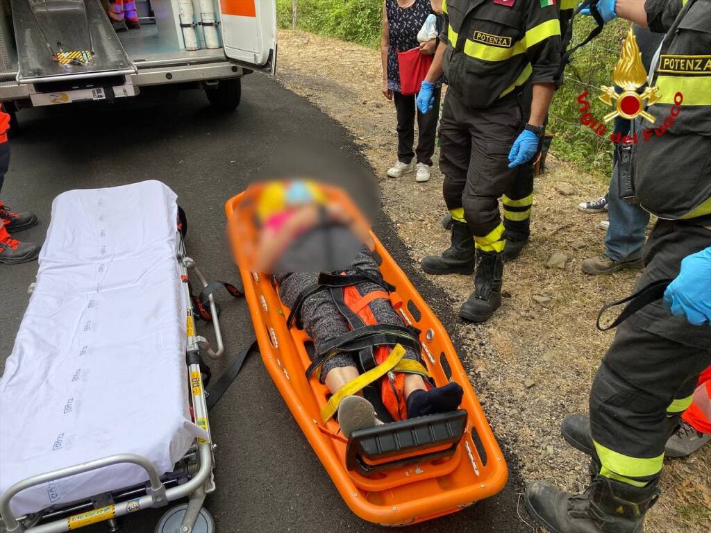 Donna ferita su sentiero scosceso, soccorsa dai Vigili del Fuoco a Castelmezzano