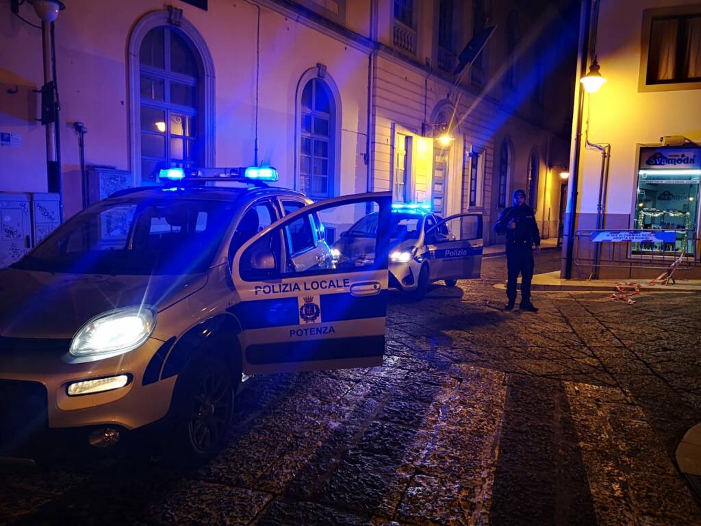 Schiamazzi notturni e vandalismo a Potenza, al via controlli straordinari nel centro storico