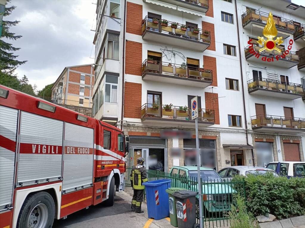 Incendio in appartamento, due anziani in salvo a Potenza