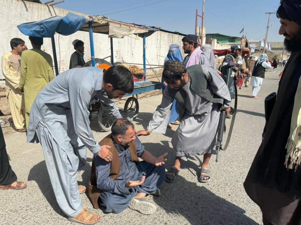 Attacco suicida nella moschea sciita di Kandahar: 37 persone uccise e più di 70 ferite