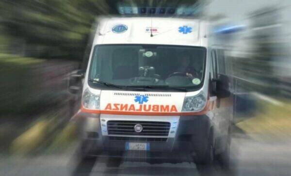 Ambulanza corre per salvare la vita a una donna: multata per eccesso di velocità