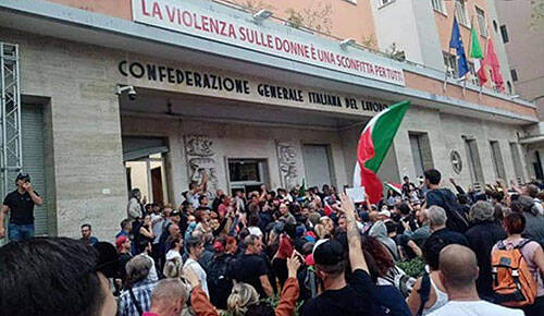 Sdegno, orrore e netta condanna delle azioni squadriste avvenute nella città di Roma