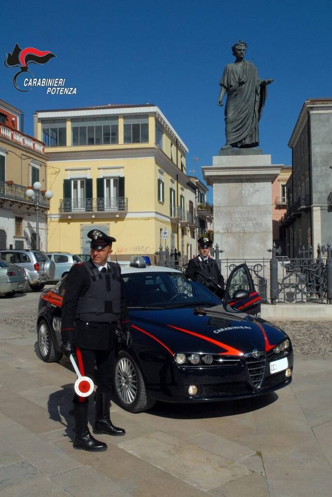 Tenta un furto in abitazione e si nasconde sotto il letto all’arrivo dei Carabinieri. Denunciato minorenne a Venosa