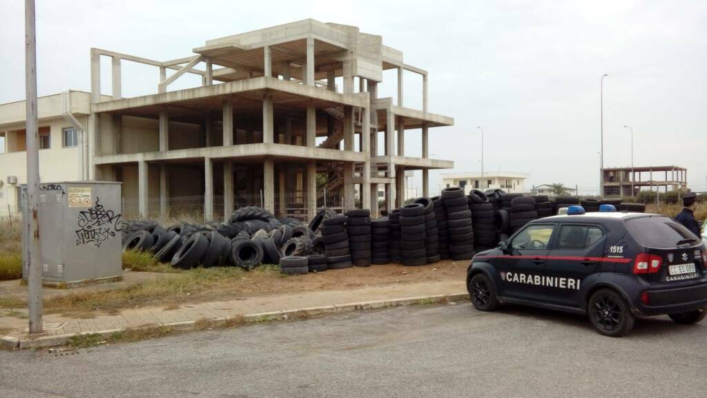 Pisticci, i Carabinieri Forestali sequestrano 600 pneumatici fuori uso
