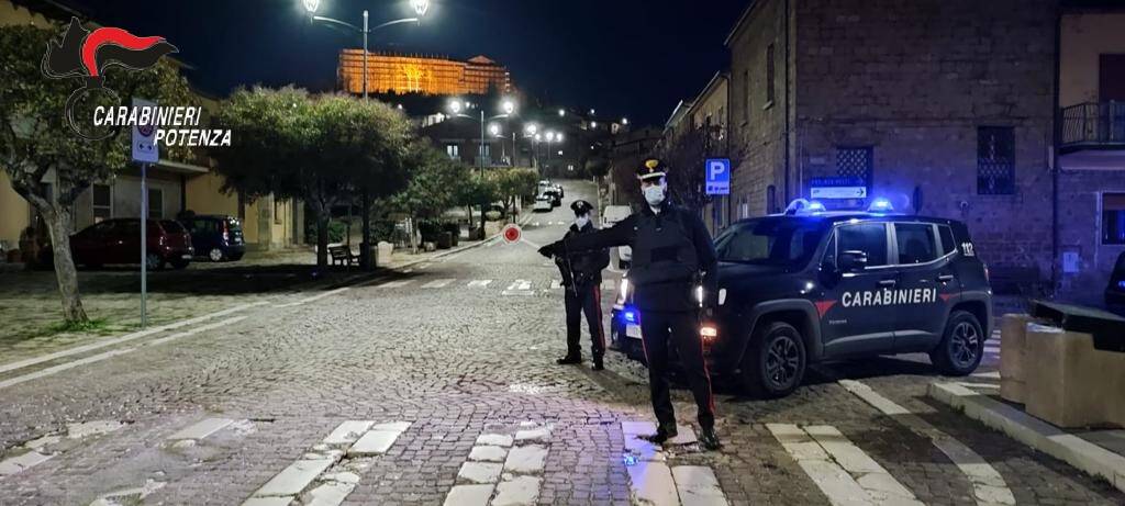 Uomo sequestrato in provincia di Potenza, liberato dai carabinieri: arrestata coppia