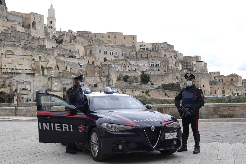 Matera, nasconde cocaina in auto: 50enne arrestato