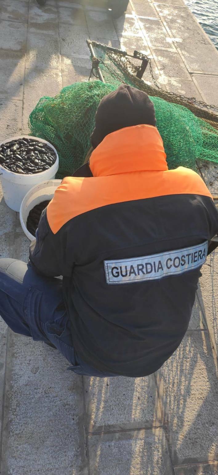 Pesca illegale nel Metapontino, interviene la Guardia costiera di Taranto