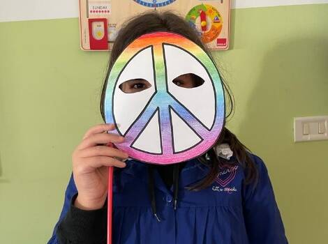 Ucraina, gli alunni del Comprensivo “Fermi” di Matera sfilano per la pace