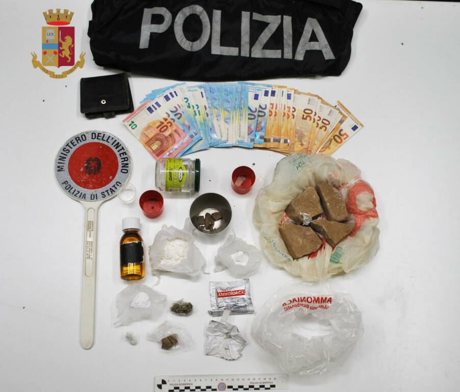 Matera, nasconde droga in cantina: arrestato 31enne