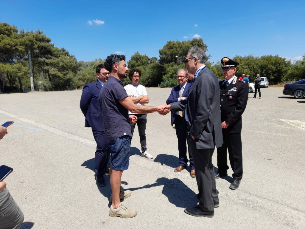 Stabilimenti balneari incendiati a Scanzano Jonico, Bardi incontra i titolari