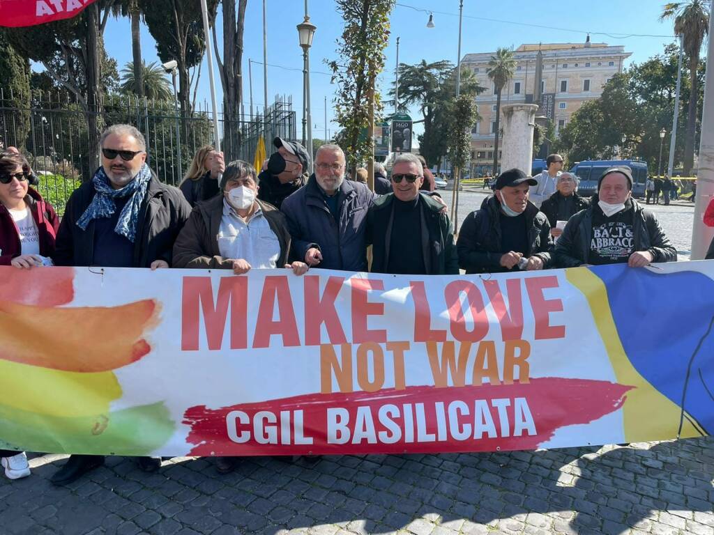 “Pace, lavoro, giustizia sociale, democrazia”: dalla Basilicata 10 bus per la manifestazione di Roma