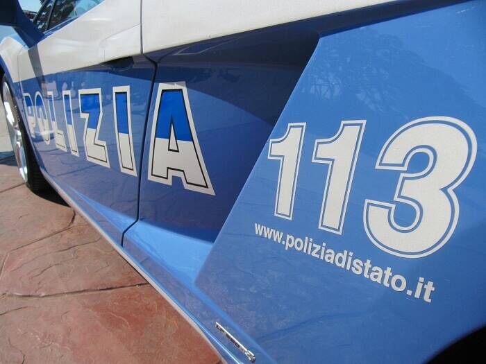 Maltratta la madre e minaccia poliziotti: arrestato 53enne a Matera